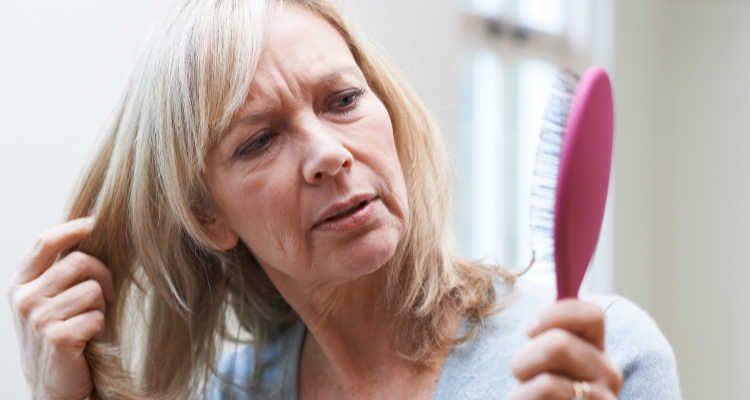 Vypadávání vlasů v období menopauzy